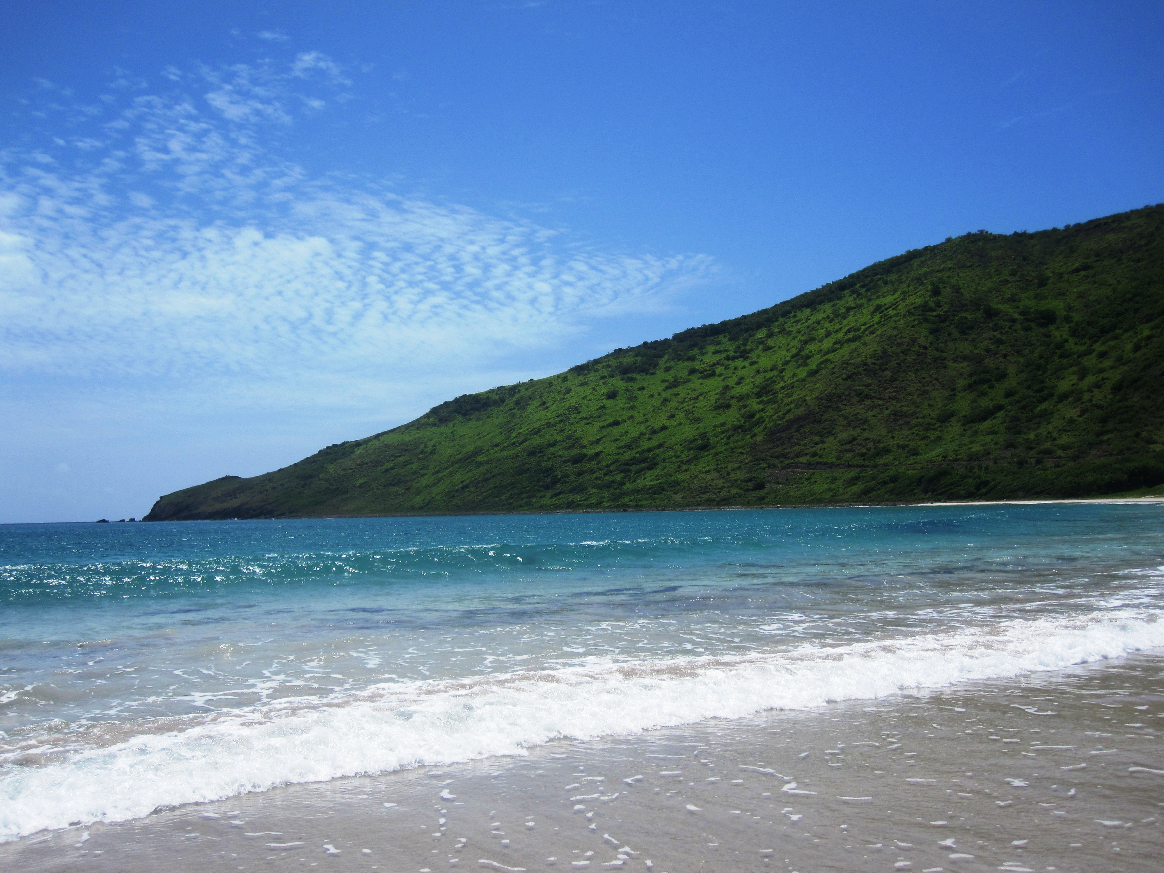 My happy place: Sandy Bank Beach in St. Kitts - rUnladylike
